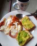 Huevos con salami