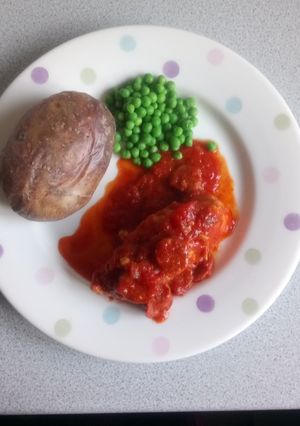 A picture of Chicken and chorizo casserole.