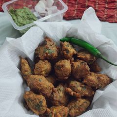 A picture of Moong dal pakora.