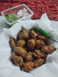 A picture of Moong dal pakora.