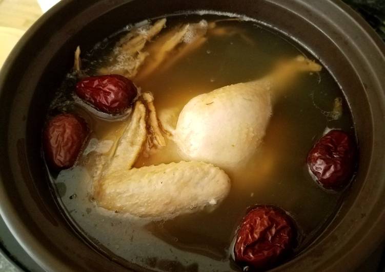 Recipe of Homemade Danggui Chicken soup当归参鸡汤