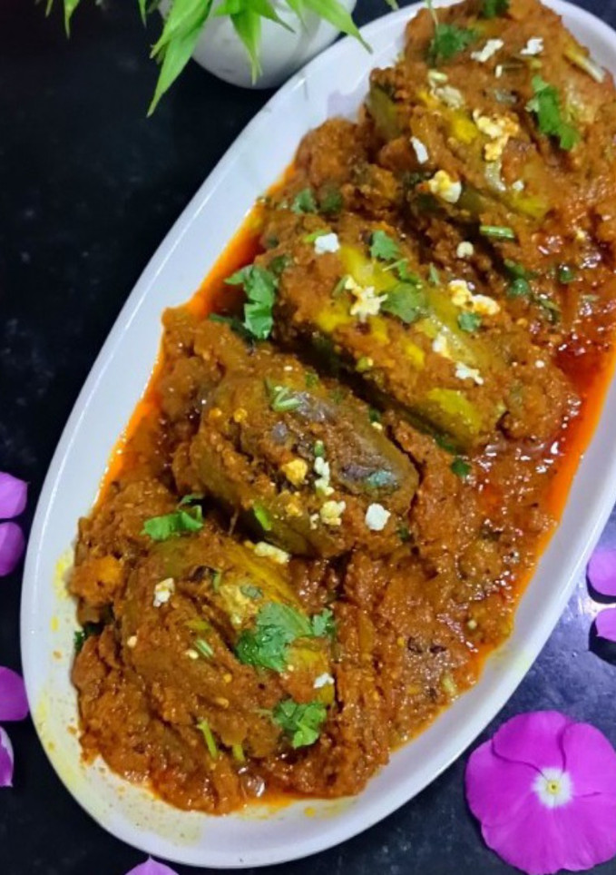 पनीर स्टफ्ड परवल की सब्जी रेसिपी मुख्य फोटो