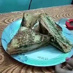A picture of Tricolour Sandwich or Bread pakoda.