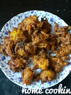 कोबी पकोडे (kobi pakoda recipe in marathi) रेसिपी चे मुख्य फोटो