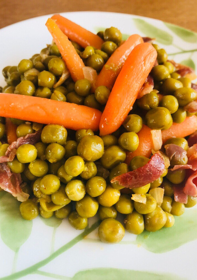 Una foto de Guisantes con jamón