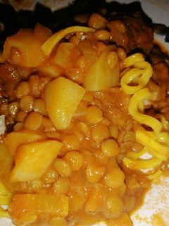 Una foto de Cazuela de lentejas y carne de cordero