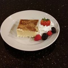 A picture of Lemon Custard Cake.
