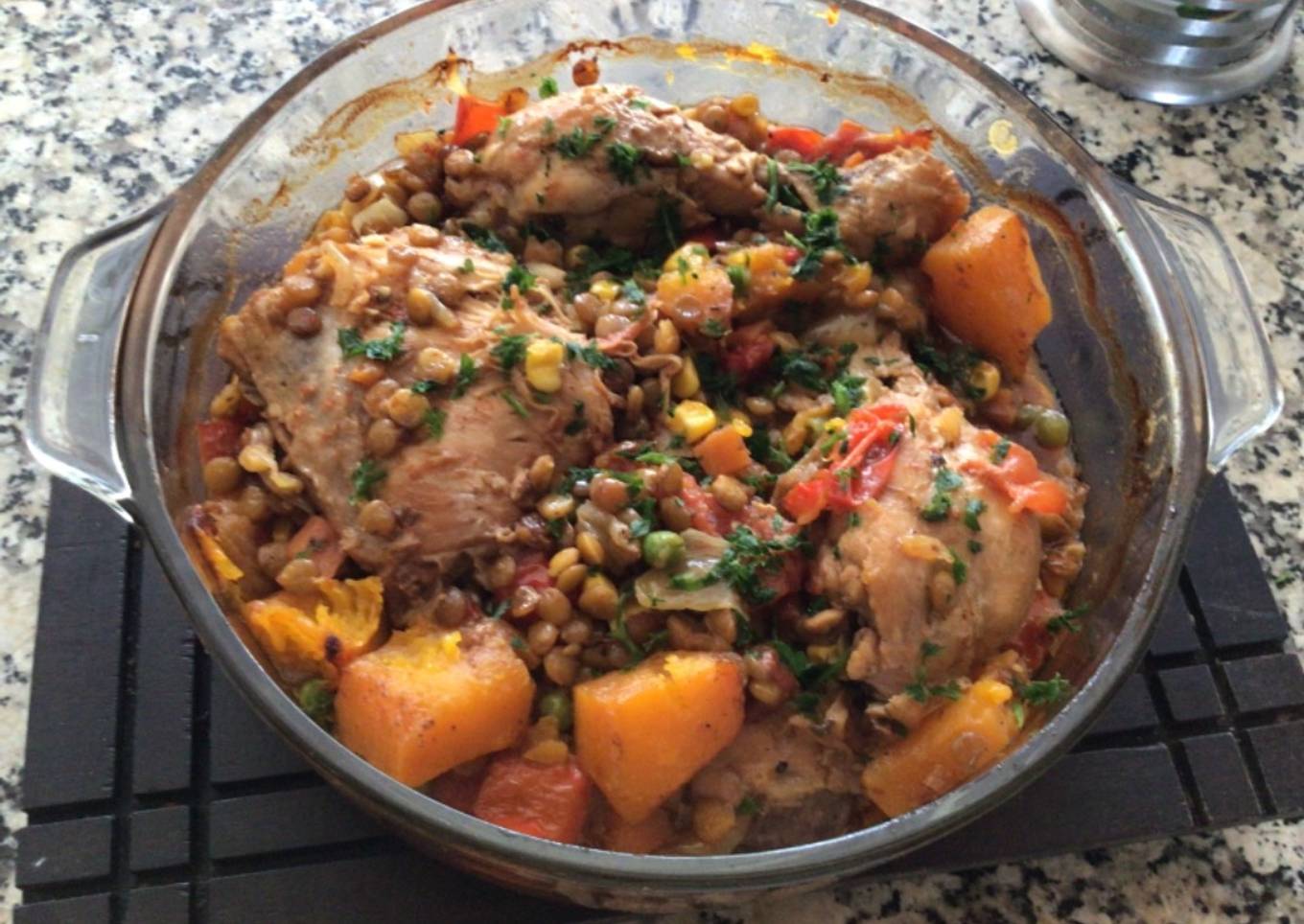 Pote de pollo jamaiquino