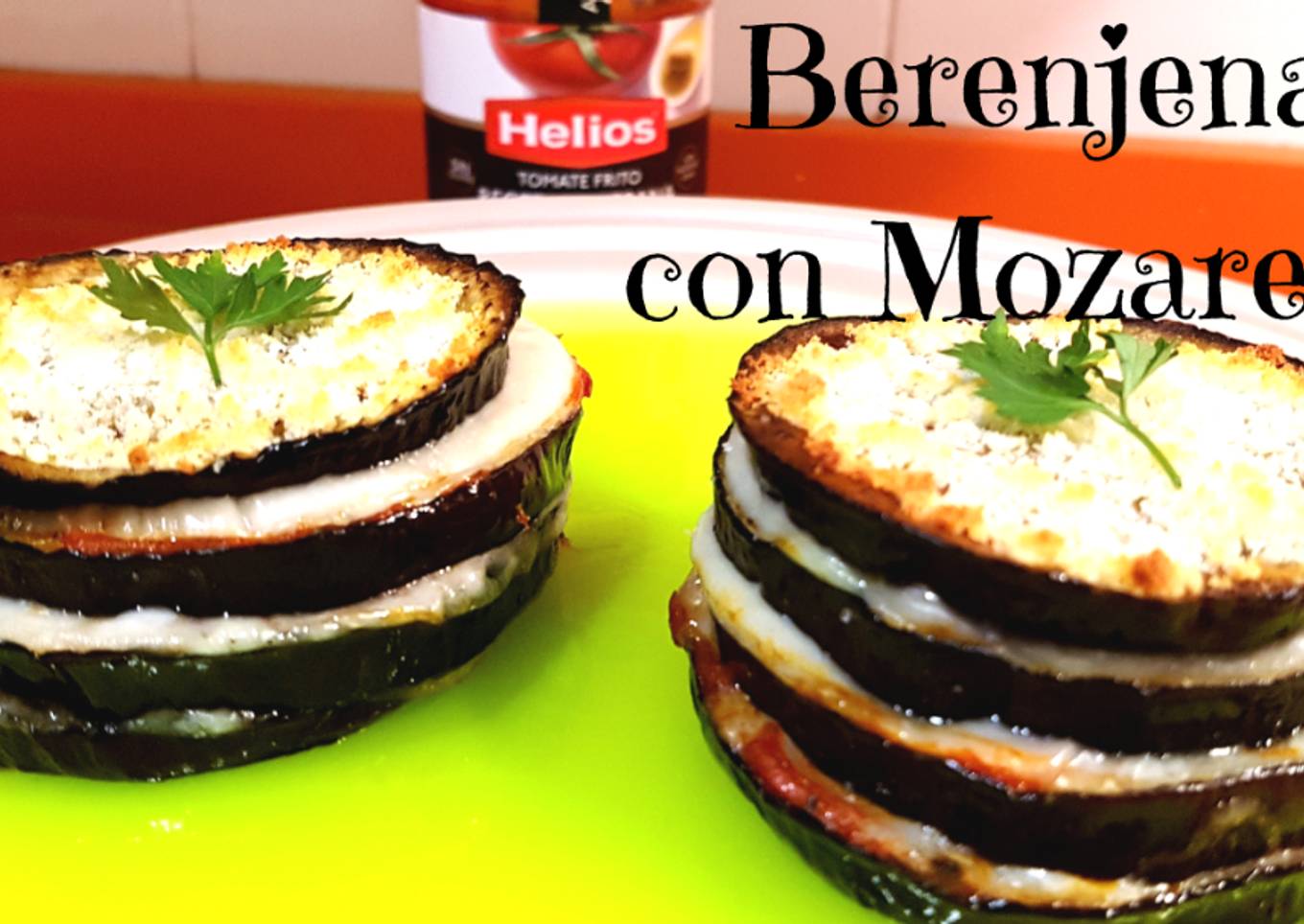 Milhojas de berenjena con queso mozzarella al horno