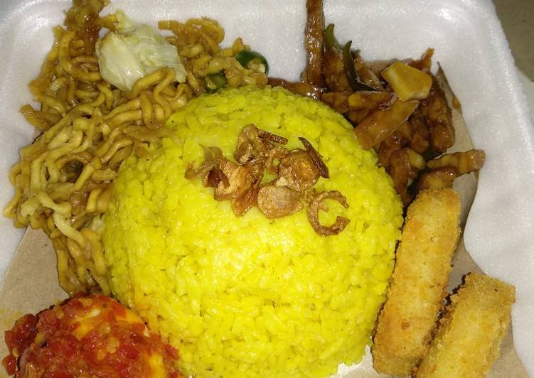 Nasi kuning simpel