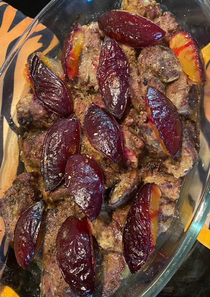 Куряча печінка зі сливами😋