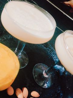A picture of Mango almond shake.