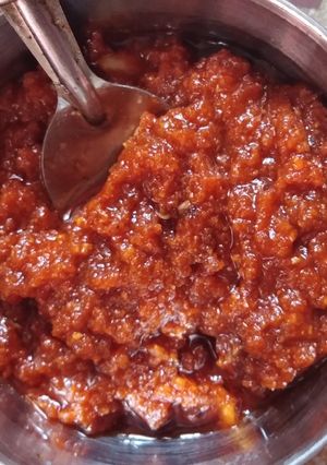 A picture of Garlic chutney.