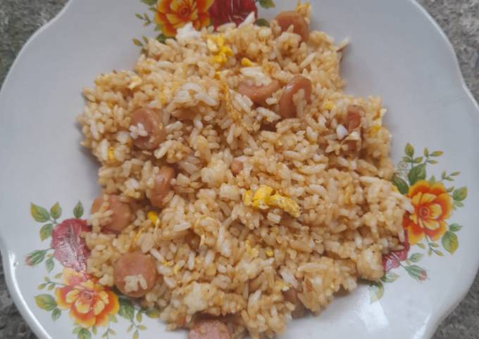 Resep Nasi Goreng Telur Sosis oleh Deki Isnawan - Cookpad