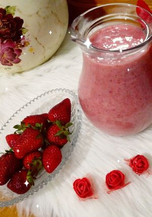 صورة لوصفة سموثي الفراولة والموز 🍓🍌
