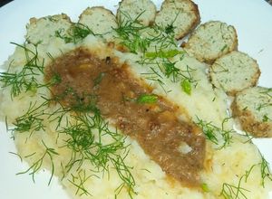 Une photo de Boudin blanc accompagné avec une purée de pommes de terre 🥔