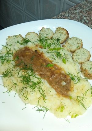 Une photo de Boudin blanc accompagné avec une purée de pommes de terre 🥔
