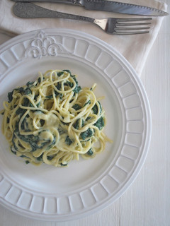 Una foto de Espaguetis en verde