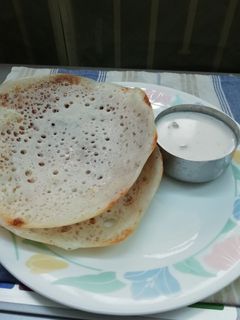 ஆப்பம் தேங்காய்ப்பால்(appam with coconut milk recipe in tamil) செய்முறை முக்கிய புகைப்படம்