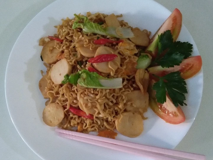 Langkah Gampang Menyiapkan Resep 222. Mie goreng Baso Ikan yang Lezat Sekali Anti Ribet, Mantap