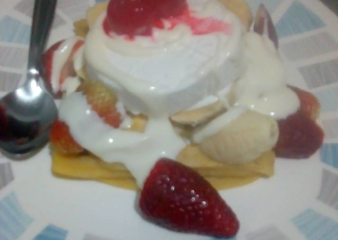 Waffles con fruta y helado