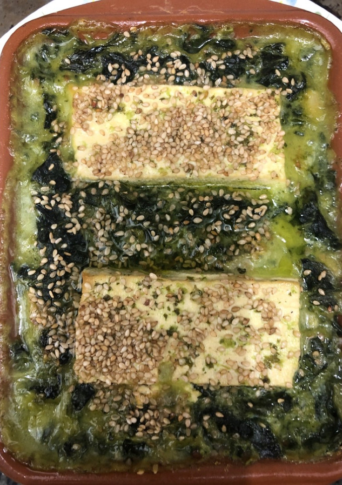 Una foto de 372. Tofu al horno con crema de espinacas (principal vegano)