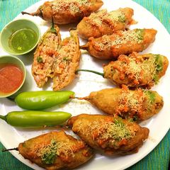 A picture of Mirapakaya Bajji with Stuffed Murmura.