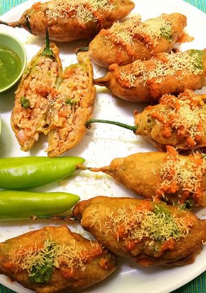 A picture of Mirapakaya Bajji with Stuffed Murmura.