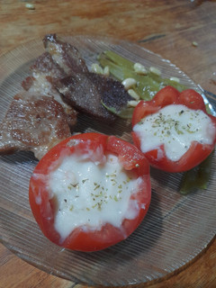 Una foto de Tomate relleno de puré