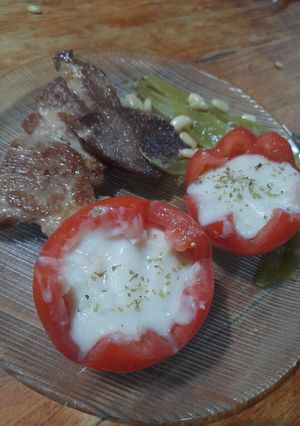 Una foto de Tomate relleno de puré