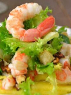 Una foto de Ensalada de gambas y piña