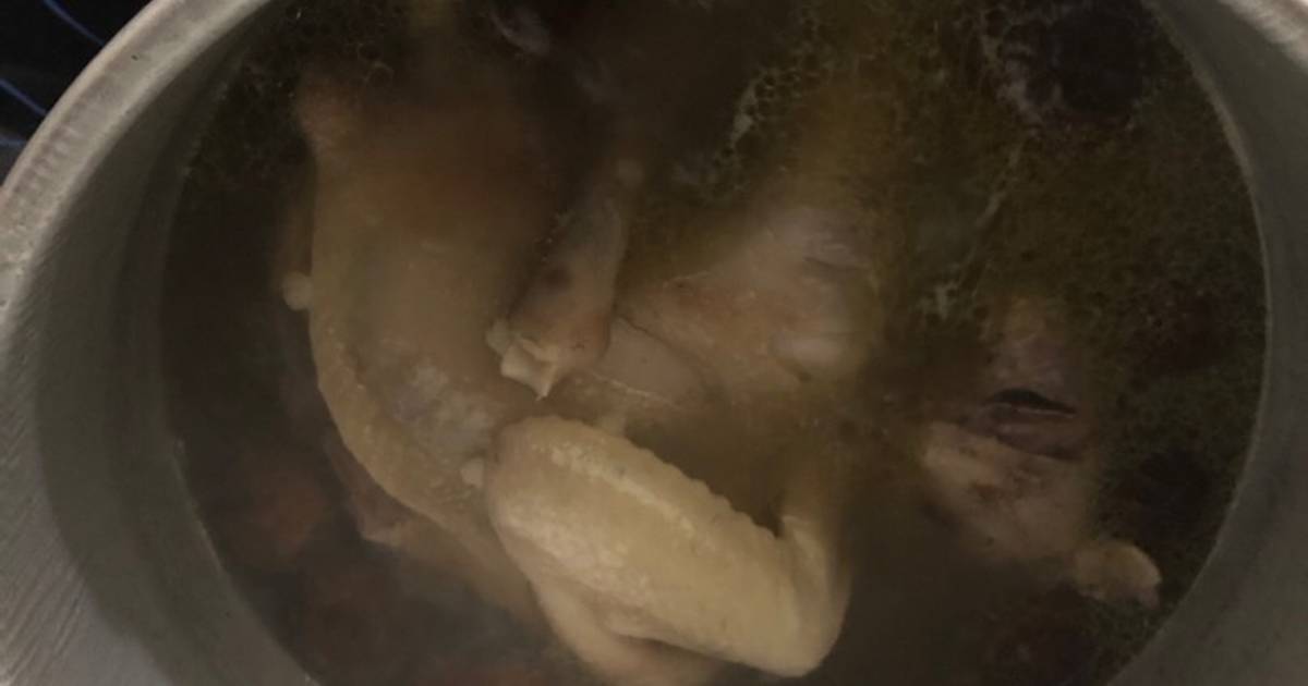 Làm thế nào để ướp gà ác cho thấm gia vị trước khi hầm?
