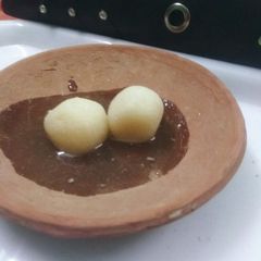 A picture of Rasgullas.