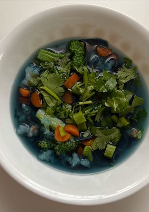 Hình của món Soup màu sắc 🍲.