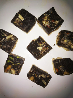 चॉकलेट फज(Chocolate fudge recipe in Hindi) रेसिपी मुख्य फोटो