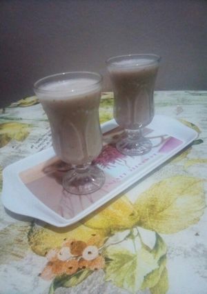 صورة لوصفة سموثي بنان وفراولة وشوكولاتة