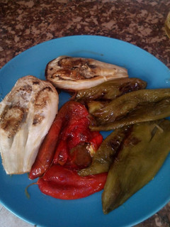 Una foto de Asado de pimientos y berenjenas al horno