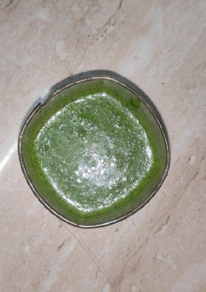 A picture of Green chutney.