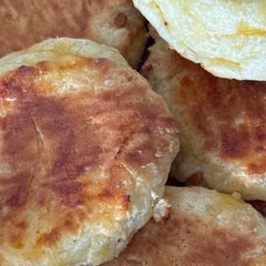 A picture of Aunt Poke’s Carnivore Cheddar Biscuits.
