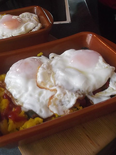 Una foto de Arroz con huevos y wakame