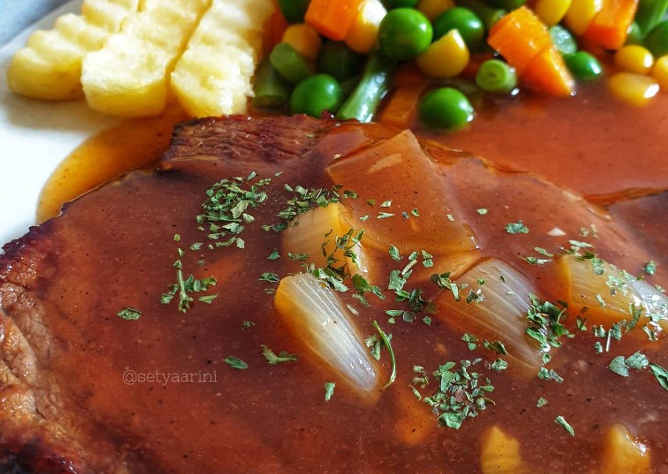 Tenderloin Steak with Black Pepper Sauce