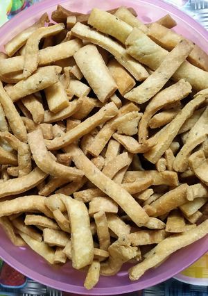 नमकपारे (namkpare recipe in Hindi) रेसिपी मुख्य फोटो