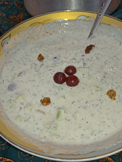 عکسی از دستور خیار ماست با انگور یاقوتی