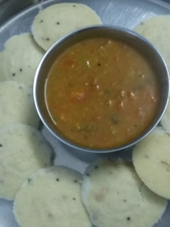 इडली (Idli recipe in hindi) रेसिपी मुख्य फोटो