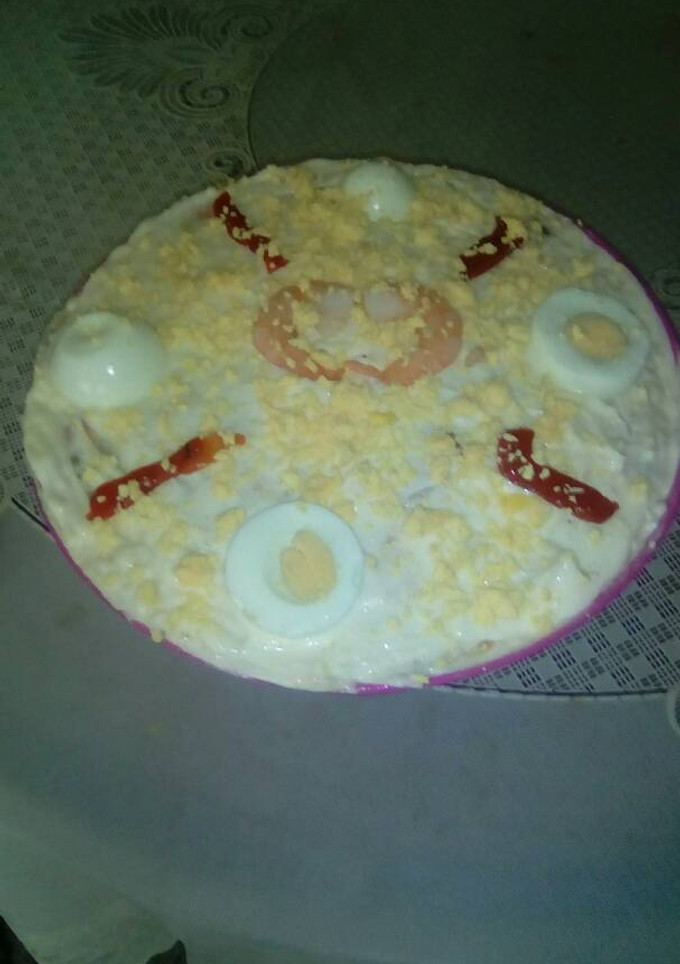 Una foto de Ensaladilla rusa con langostinos y tronquitos de mar