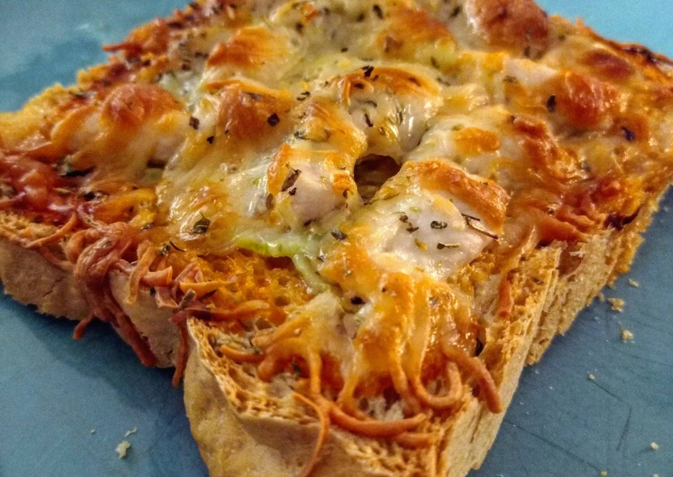 Tosta de pollo y calabacín al horno