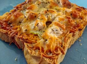 Foto principal de Tosta de pollo y calabacín al horno