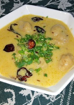 A picture of Boondi Karhi.