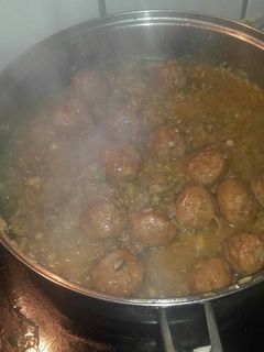 Una foto de Albóndigas con arroz y de más