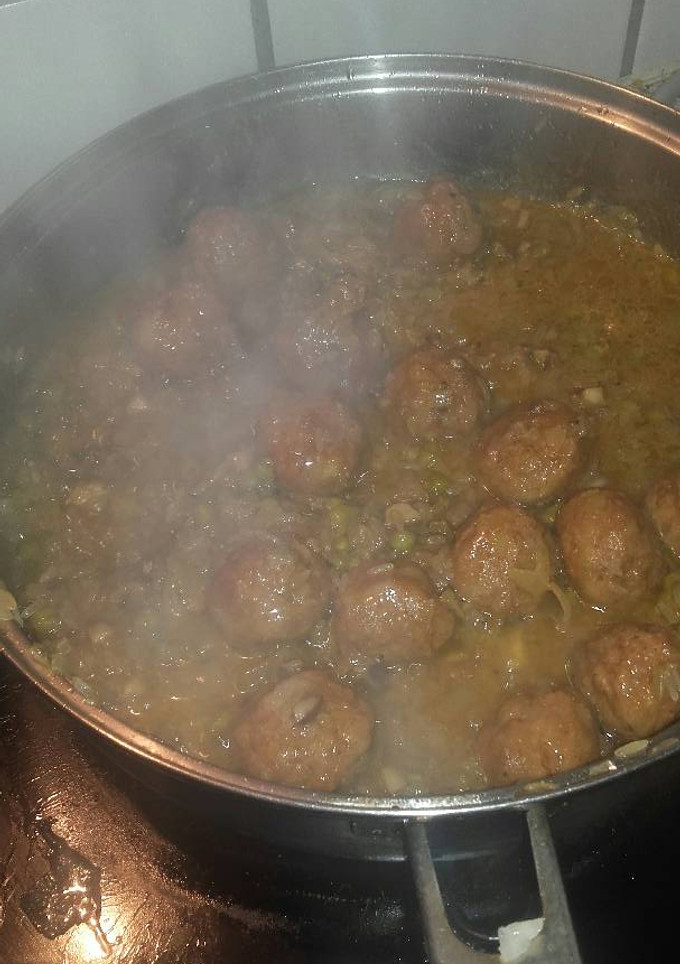 Una foto de Albóndigas con arroz y de más